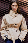 Écru | Elegante Damen-Wickeljacke mit Stehkragen für stilvolle Winterlooks
