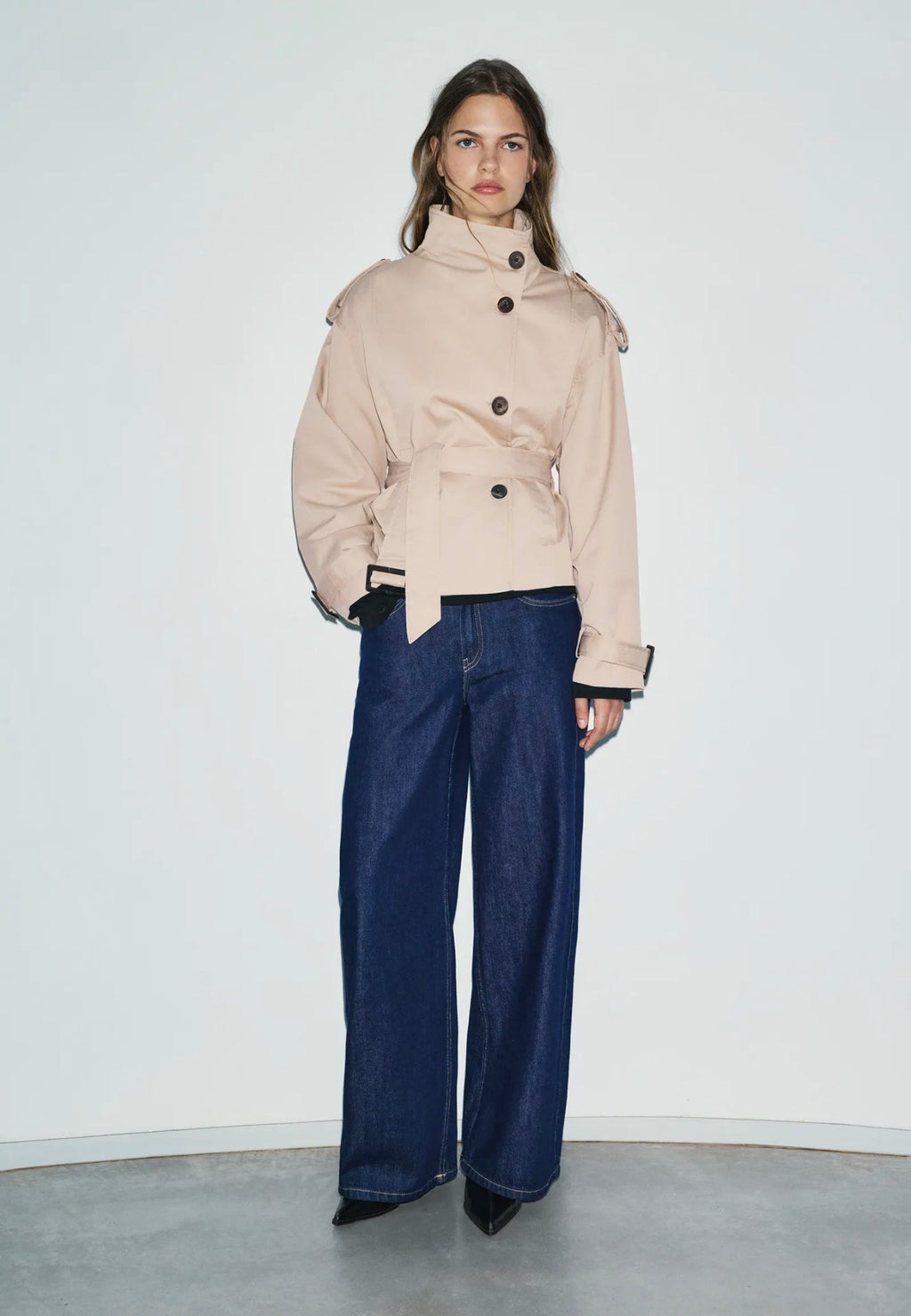 Écru | Elegante Damen-Wickeljacke mit Stehkragen für stilvolle Winterlooks